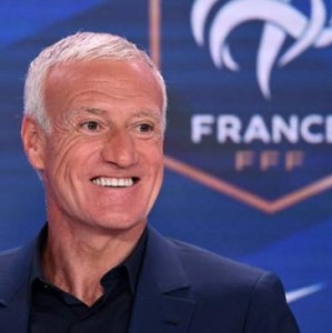 7M体育登录入口-德尚：世界杯决赛中，法国队至少5人不应首发